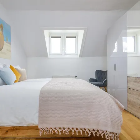 Apartmán K&m - Luxurioes - Mit Arbeitsplatz - Dachgeschoss Wiesbaden